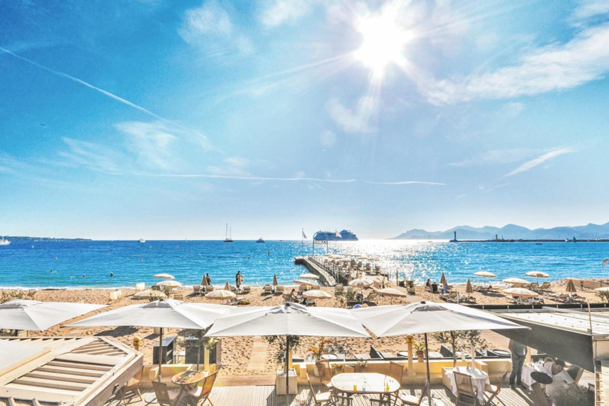 For Two Close To The Beaches Of * Cannes